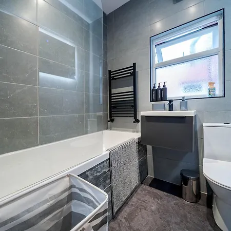 Spacious 3br - Free Parking - Near Centre - Sleeps 6 Nyaraló *