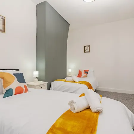 Spacious 4br Near Etihad - Free Parking - 5 Min Train Station