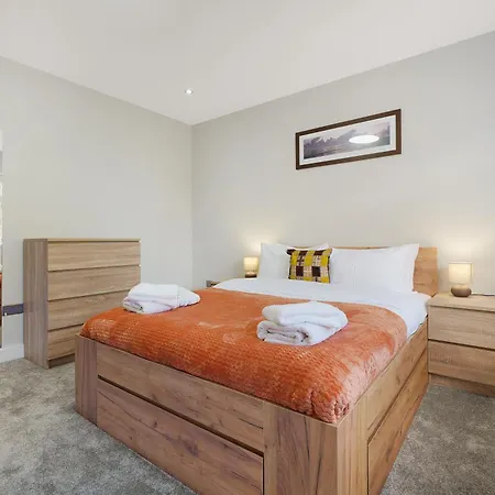 Stylish With Free Parking And Easy Access