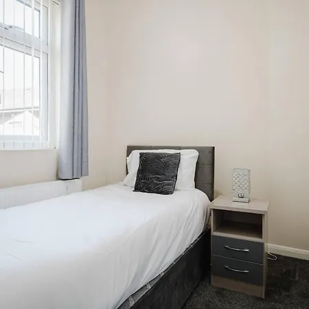 6-bed * Manchester