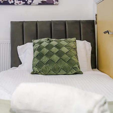 Group Stay, Sleeps 12, 3 Bathroom *