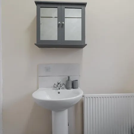 Spacious 4br Near Etihad - Free Parking - 5 Min Train Station Σπίτι διακοπών
