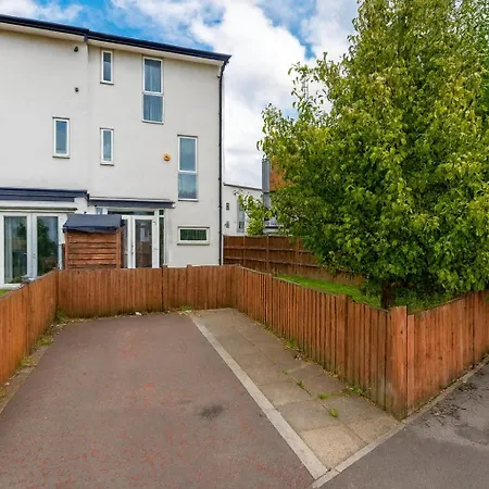 Group Stay, Sleeps 12, 3 Bathroom Dom wakacyjny Manchester