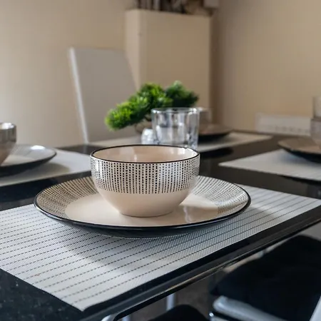 Holiday home Spacious 4br Near Etihad - Free Parking - 5 Min Train Station *