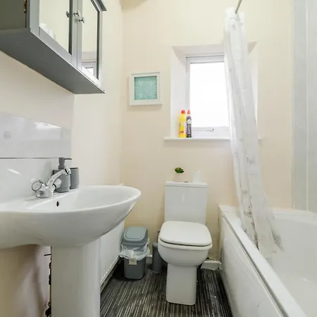 Σπίτι διακοπών Spacious 4br Near Etihad - Free Parking - 5 Min Train Station *
