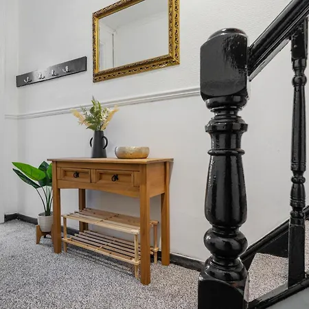 Spacious 4br Near Etihad - Free Parking - 5 Min Train Station * Μάντσεστερ