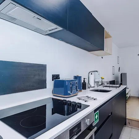 Apartment Stylish 2br 3 Baths 6 Guests