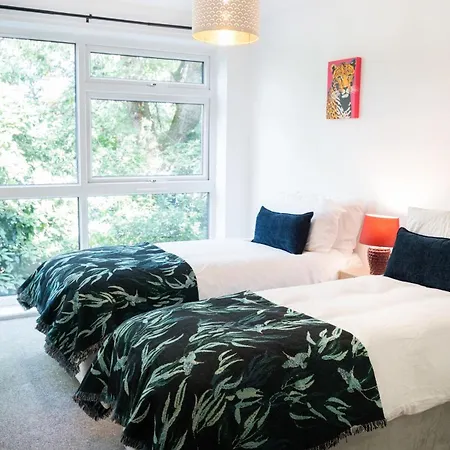 The Prestwich Pad By House Of Josef Mánchester