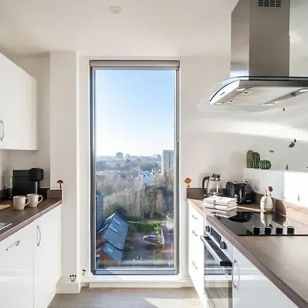 Beautiful 1 Bed - Views