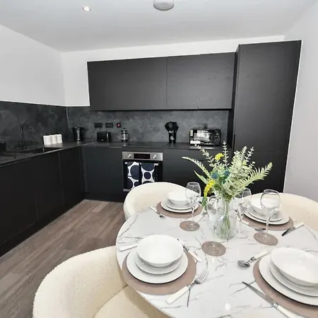 Modern 2 Bedroom In W Balcony
