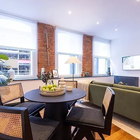 Base Steps From Attractions شقة مانشستر