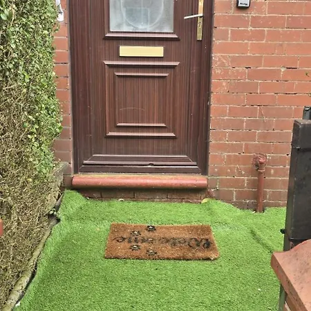 Machester Oldham Accomodation-sleeps 6 -2br شقة مانشستر