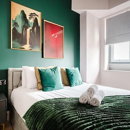 Spacious Location For Families Walk To Daire Manchester