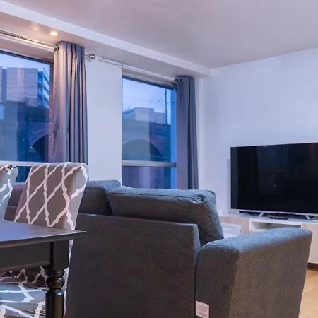 Whole Two Bed, One Bedroom With Riverside View - Secure Parking - Close To Centre And Old Trafford *