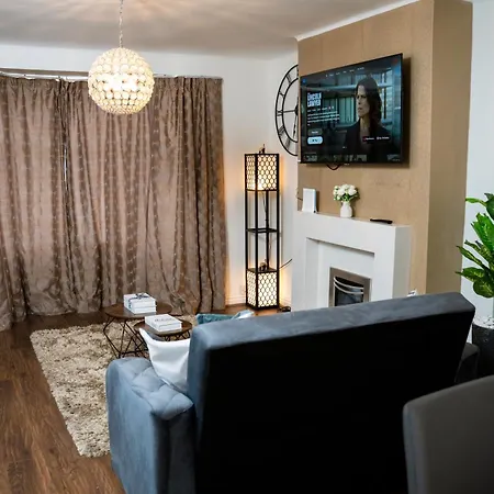 Apartman Modern & Spacious 4-bedroom In Crumpsall