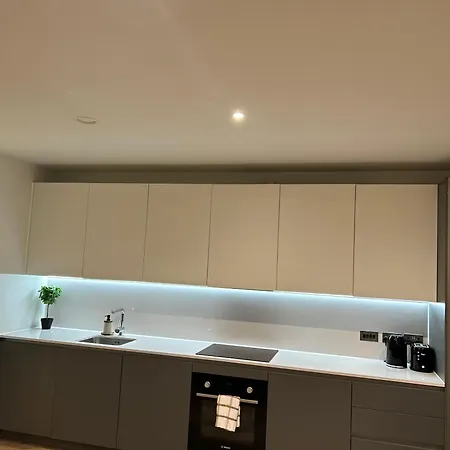 Spacious Local Attractions Gym Parking