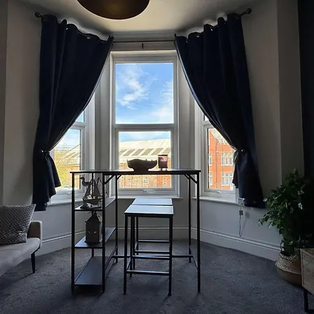 Charming 2-bed In M16 Apartamento