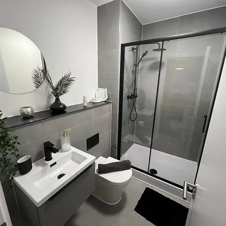 Luxury 2br High-rise Balcony, Terrace, Parking *
