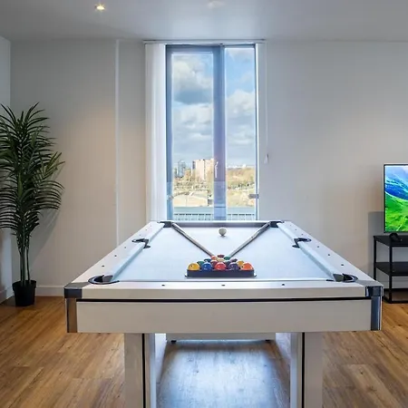 Centre Apartment, Pool Table *