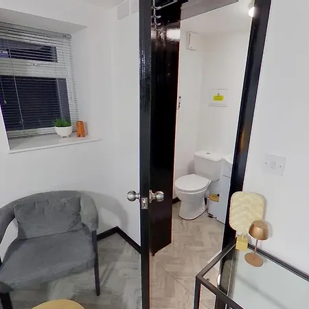 Near Mediacityuk & Citycentre-freeparking-sleeps2 *