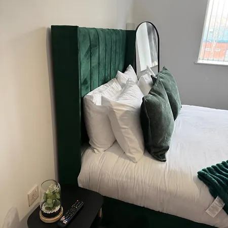 The Emerald 1br Near Etihad & Coop Live Apartment