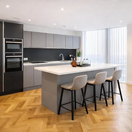 Luxury Deansgate 2Br Apartment With City Views Sleeps 4 Long-Stay Disc Available *