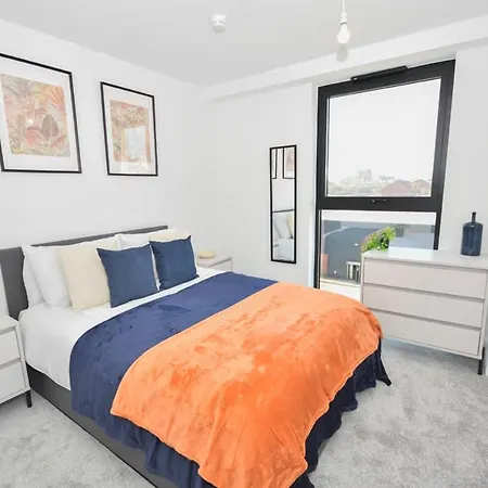 Modern 2 Bedroom In W Balcony Apartamento Manchester