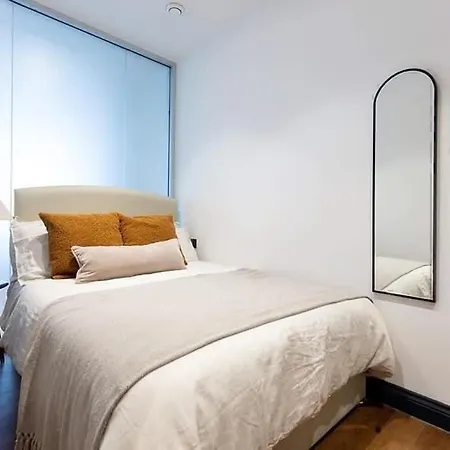 شقة Base Steps From Attractions *