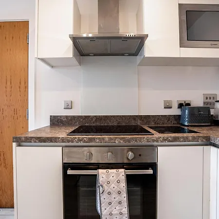 Elegant Modern One Bed Flat With Juliet Balcony