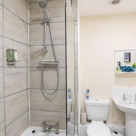 Apartament Modern Near Mediacity, Airport And Old Trafford With Secure Parking Manchester