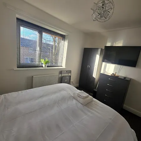 Private Cosy Double Bedroom, Extremely Close To Centre Manchester