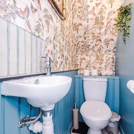 Beautiful 4bd Home, Sleeps 8, Parking, Manchester, Perfect For Groups Apartment