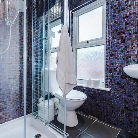 Apartment Beautiful 4bd Home, Sleeps 8, Parking, Manchester, Perfect For Groups