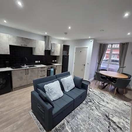 Easy Access To Airport &city Centre Manchester