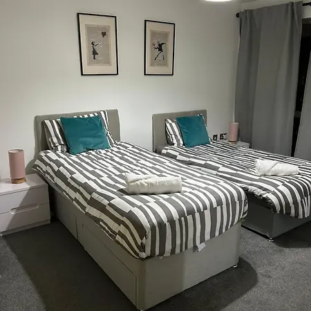 Large Centre 3bd Cosy - Etihad - Cooplive *