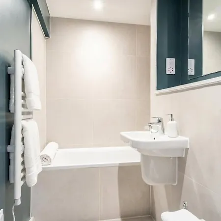 Modern And Quirky 2 Bed Flat In Apartamento