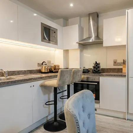 Modern Two Bedroom For Five With On-site Parking In Salford * Manchester