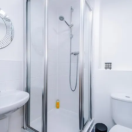 Stylish 2 Bedroom, 2 Bathroom With Free Parking Appartamento *
