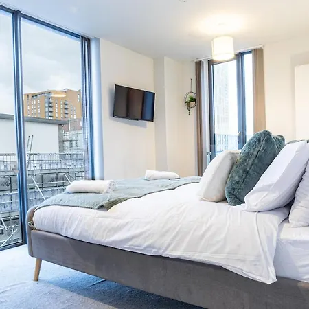 Centre Apartment, Pool Table