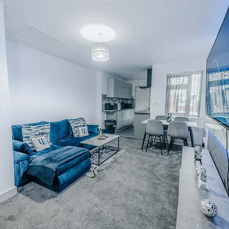 The Royal 1br Near Etihad Stadium & Coop Live