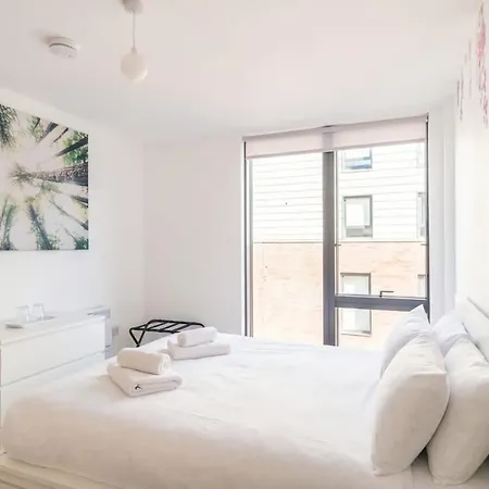 Beautiful 1 Bed - Views *