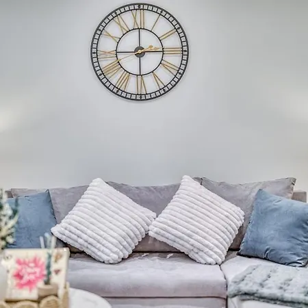 Apartamento Charming Away From With Free Parking