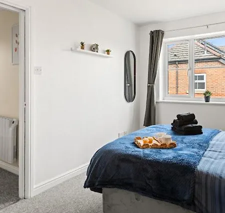 Arosa Escape- Modern2 Bed Suite,sleeps 5,free Parking,ps4,kingbed,wifi,near Christies *