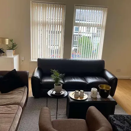 1-bed Sleeps 4 Old Trafford Nearby Манчестер