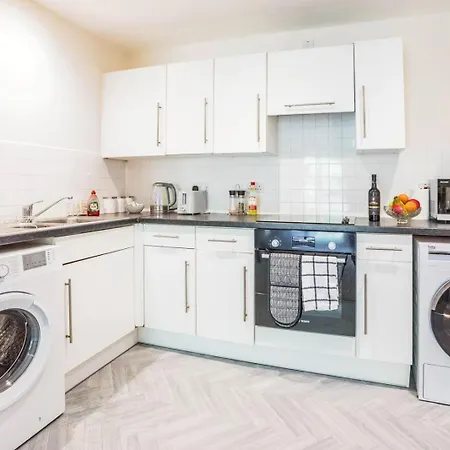 Apartament Modern Near Mediacity, Airport And Old Trafford With Secure Parking Manchester