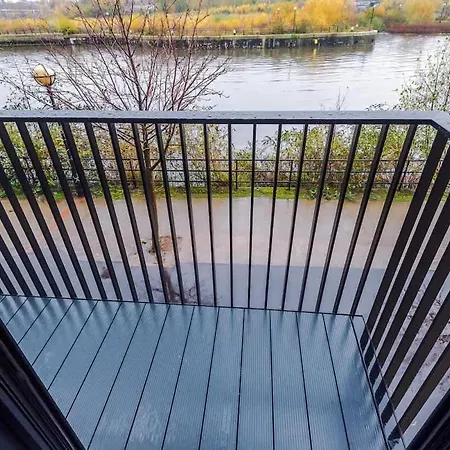Cosy 1br Near Media & Centre Apartmán