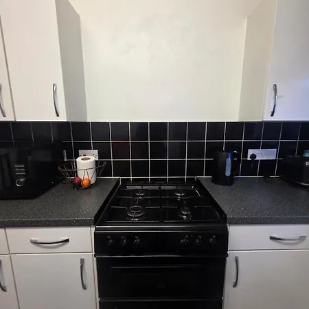 Private Cosy Double Bedroom, Extremely Close To Centre *