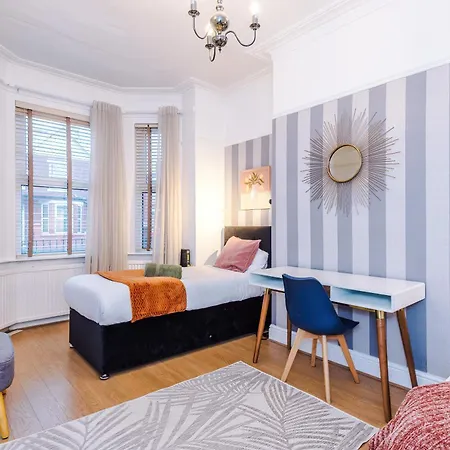 Apartment Beautiful 4bd Home, Sleeps 8, Parking, Manchester, Perfect For Groups