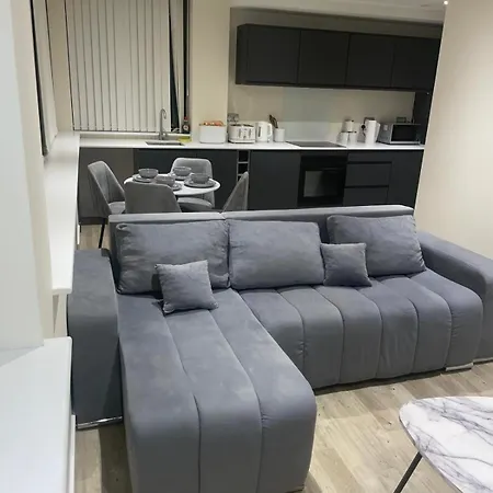 Modern 1-bed Penthouse Steps From Old Trafford מנצ'סטר
