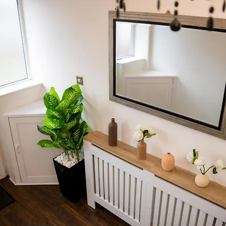 Modern & Spacious 4-bedroom In Crumpsall Manchester